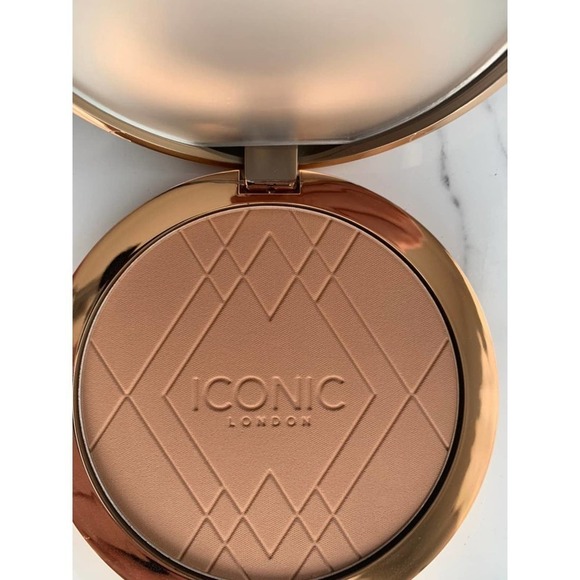 Iconic London Ultimate Bronzing Powder (Warm Bronze) - Picture 6 of 8